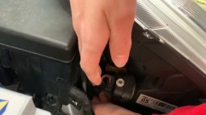 меняем лампочку для стоятельного света Toyota Yaris xp9