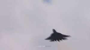 Реактивный истребитель Сухого Су-57 в действии