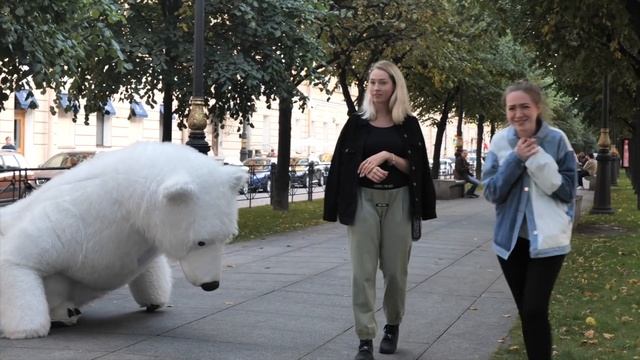 ВСЕ БОЯТСЯ МИШКУ ПРАНК / Реакция девушек на ЖИВОГО МЕДВЕДЯ / EVERYONE'S AFRAID OF BEAR PRANK