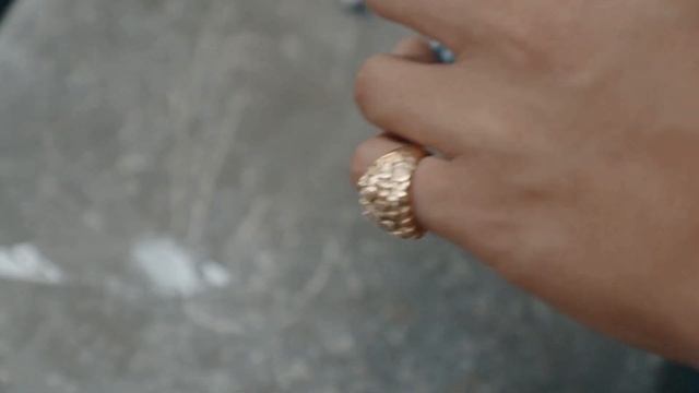 Каким знакам зодиака никогда нельзя носить золото
