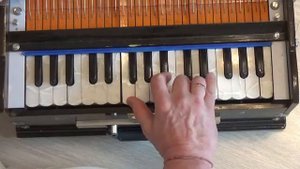Гаджа Ханта дас - Аккорды гармошка киртан. Chords Maha mantra kirtan harmonium tutorial 6