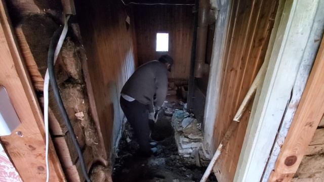 Проливной пол в бане спустя 30 лет. Как поднять сруб с помощью домкрата.