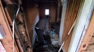 Проливной пол в бане спустя 30 лет. Как поднять сруб с помощью домкрата.