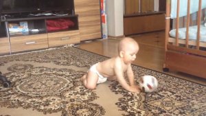 Первые попытки ползать в 9 месяцев. First attempts to crawl in 9 months
