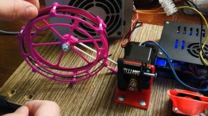 Самонаматывающая катушка для филамента из ПЭТ-бутылок (Self-winding reel for PET bottle filament)