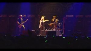 Avril Lavigne - Live At Budokan 2005 - Anything But Ordinary