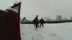 Сделали огромную лопату из знака?!|В деревне снегопад|Тянем снег втроём.