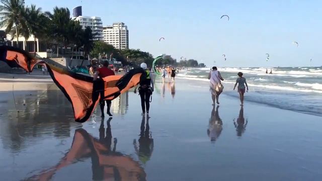 День на пляже Хуа Хина, Таиланд. Прилив. Агент Оксана Шило.
сайт ключиотхуахина.рф смотреть онлайн