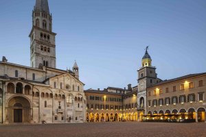 Сокровища Италии: Город Модена - Кафедральный собор, городская башня и площадь Гранде, ЮНЕСКО