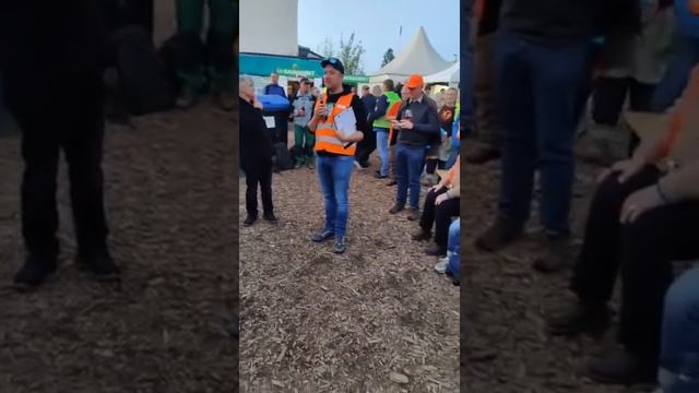 Ahrtal - Tag 86: Am Helfer Shuttle, leider Fakenews im Umlauf, diverse Helfer im Gespräch смотреть онлайн