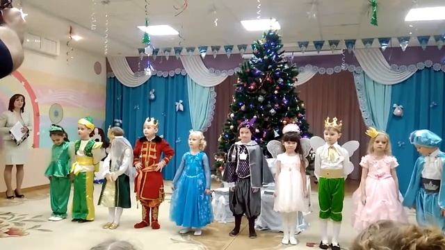 Новогодний утренник в детском саду. Настя - Золушка:) смотреть онлайн