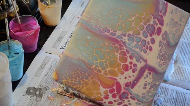 Акриловая заливка на подушке из меловой краски/ Картина Fluid Art своими руками. смотреть онлайн