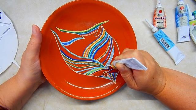 Декоративная тарелка. Рыба на тарелке. Точечная роспись.