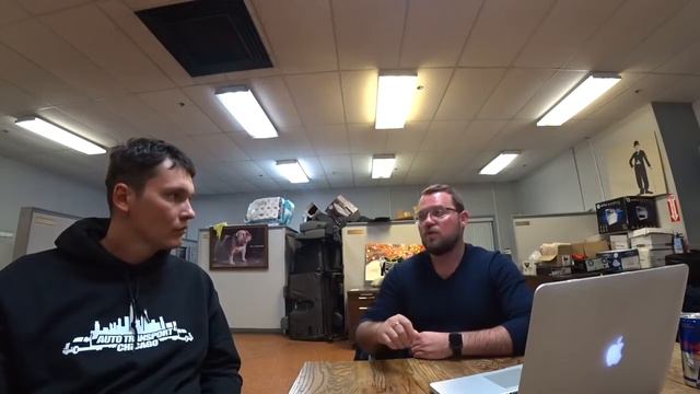 Я Американец & Credit Booster смотреть онлайн