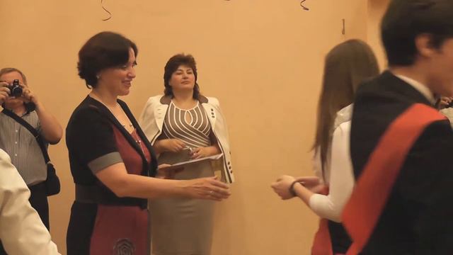 2012-06-16. Вручение аттестатов. 9 класс. Процедура вручения смотреть онлайн