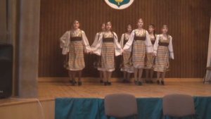 Школьные танцы. Болгарский