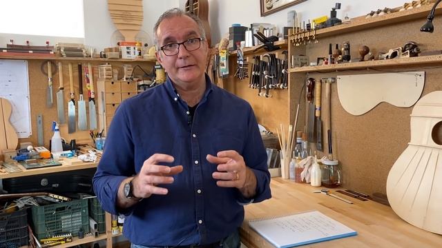 Differences between a classical and a flamenco guitar смотреть онлайн