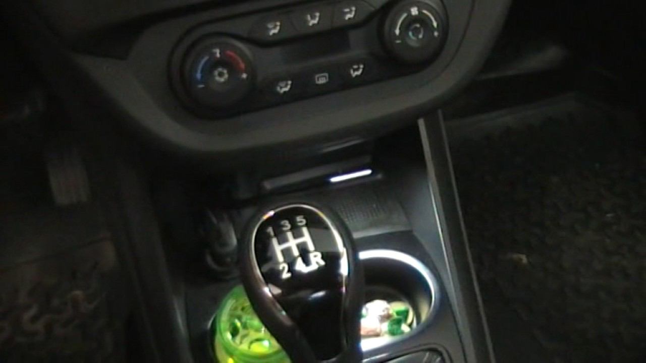 Lada Vesta.  Гибкий USB светильник в нишу возле прикуривателя.