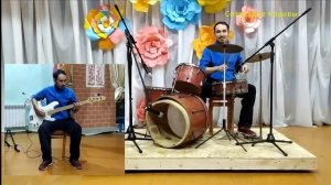 Трек 1 . Барабаны и бас гитара .