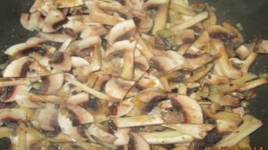 Жареные шампиньоны с луком и чесноком