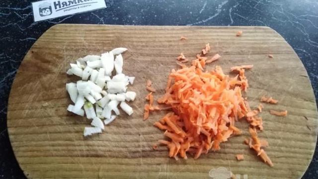 Тушёная картошка с луком, морковью и томатной пастой