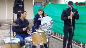 Музикаи бобои Гафор. Музикант Акаи Киём.