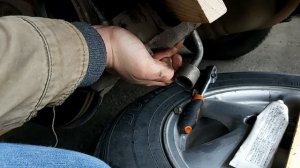 Обслуживание передних суппортов Toyota RAV4 + колодки (убираем скрип)