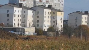 Керчь ул. Ворошилова. Фотопрогулка. Бывшая воинская часть-новострой на Марате. Ледовый каток