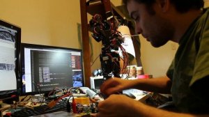 Inside the shop of a robot maker - 17 DOF Sainsmart