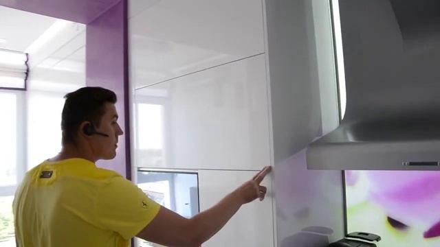 BLUM. Электрическая система SERVO-DRIVE для кухни без ручек.Кухня от мебельной мастерской Master.