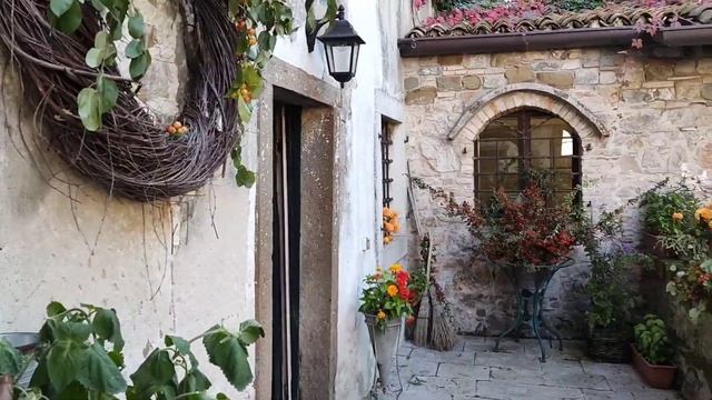 20. Экскурсия по Итальянскому замку | осенняя ярмарка в замке северной Италии. смотреть онлайн