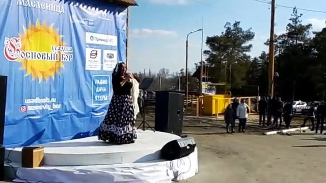 Как зажигательно поет цыганка! Нету юбки. #цыганскаяпесня#поетцыганка#красиваяпесня#масленица# смотреть онлайн