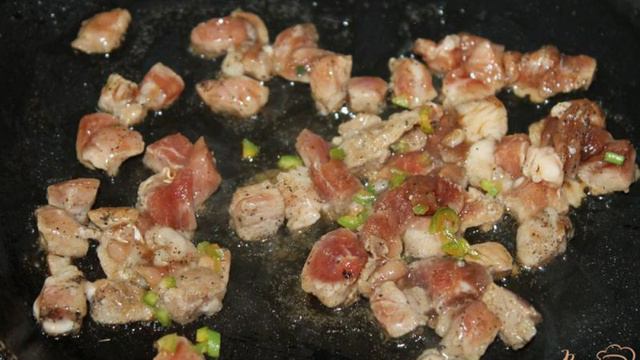 Острая шаурма со свининой и овощами