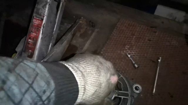 Mercedes Vito 638 M 111 978 замена и переборка генератора смотреть онлайн