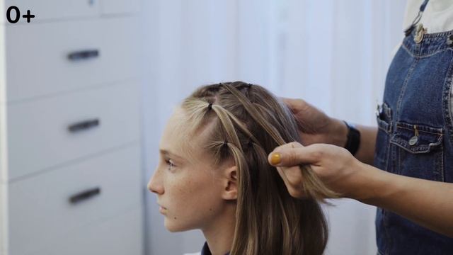 Легкие прически на короткие волосы.  Косы на каре и прически для девочек в школу  без плетения.