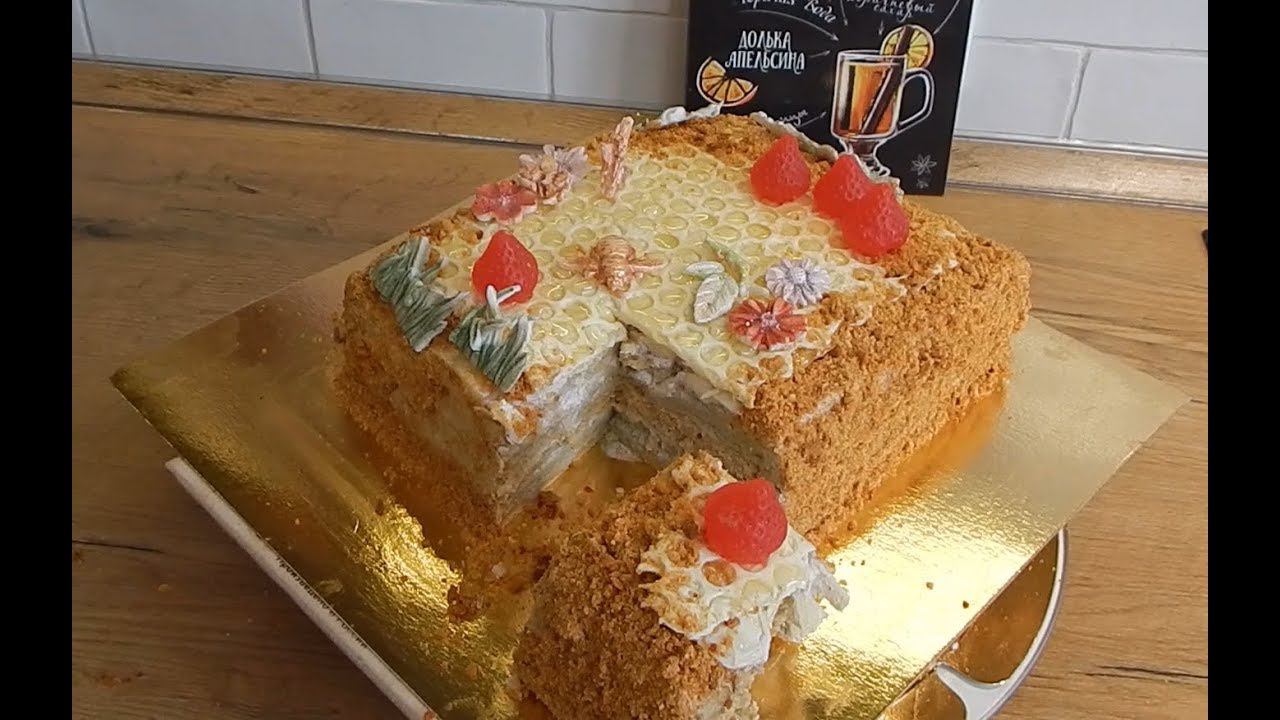 Медовик. Рецепт медовика. Ягодный черничный сметанный крем. Нежный медовик