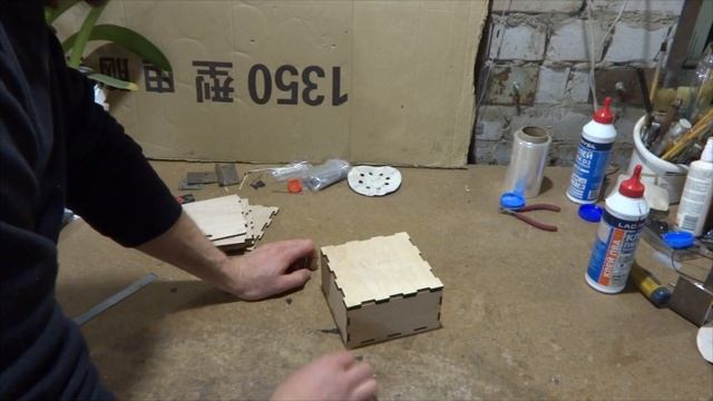 Торговая полка из фанеры, коробочка для изделий из кожи, резка шпона лазером
