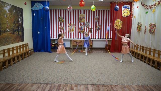 Танец "Осень" с лентами  в детском саду #детскийсад #осень  #осеньвдетскомсаду #танецслентами