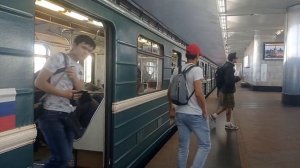 Метро-поезд "Номерной" 81-717/714 следует до станции Саларьево.