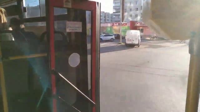 Автобус едет с открытой дверью! смотреть онлайн