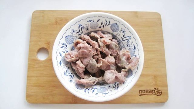 Куриные желудки с фасолью