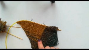 Вяжем интересный шарф спицами