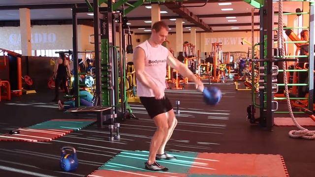 bodymaster : Поочередные махи гири перед собой смотреть онлайн