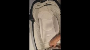 How To | Joie erklärt: Das Gurtsystem der Auto-Babywanne calmi R129 verstauen
