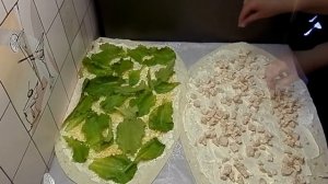 Рулет из лаваша с курицей и сыром / Закуски