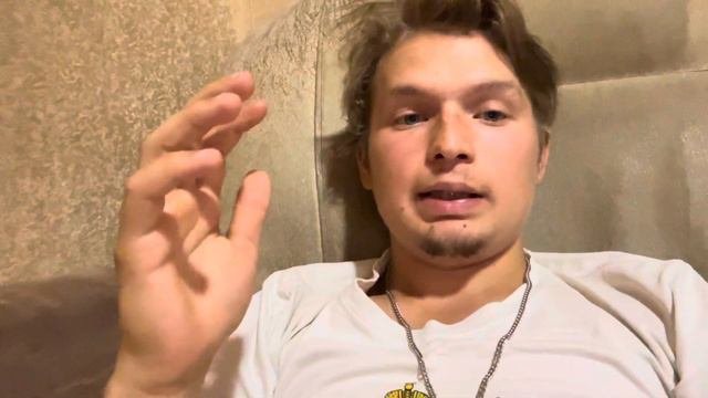 Приложение SoundCloud скачивайте  если не получится Зарегистрироваться то сниму видео как зарегатьс