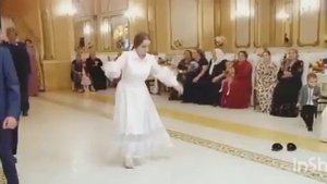 цыганочка танцует #рек #цыганскаясвадьба