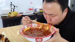 岳父送3颗羊头，阿强做“胡辣羊头”，皮软肉糯，整个抱着啃真香｜Mukbang【cram阿强】