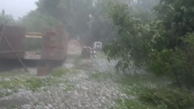 Суперград с куриное яйцо под Ярославлем 21 июня 2015 смотрите до конца