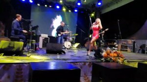 Lidija Bačić Lille LIVE - Vino Rumeno (Koncert Vinkovacke Jeseni 2022 - Phone Camera)